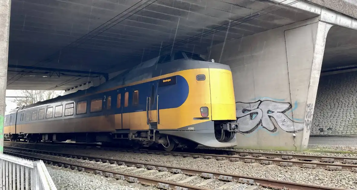 Politie-Inzet langs spoor hindert treinverkeer - Foto 4