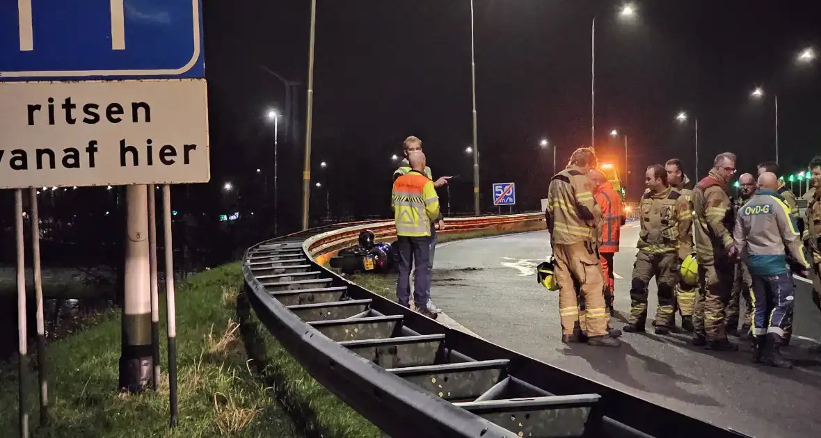 Motorrijder zwaargewond na val op snelweg