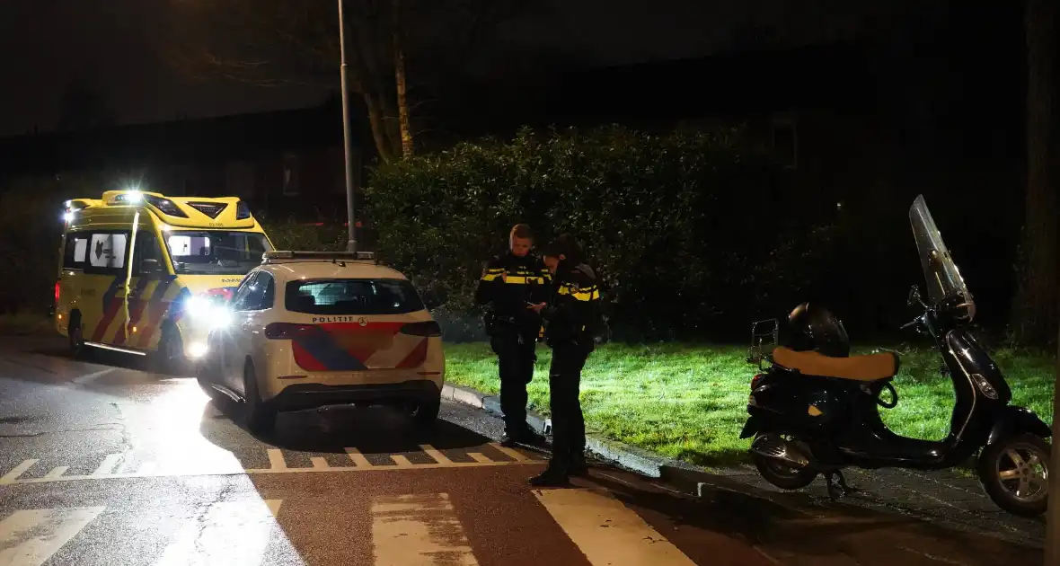 Voetganger gewond bij aanrijding met scooterrijder - Foto 1