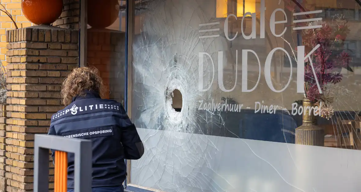 Opnieuw explosie bij café Dudok - Foto 11