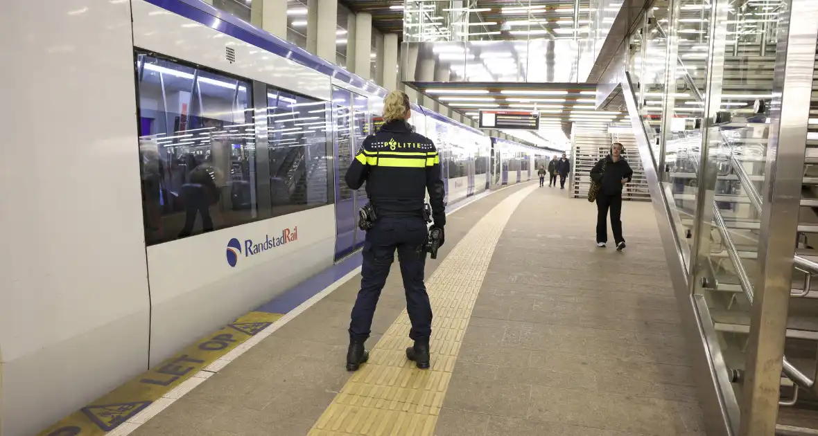 Grote zoekactie vanwege bedreiging met mes centraal station