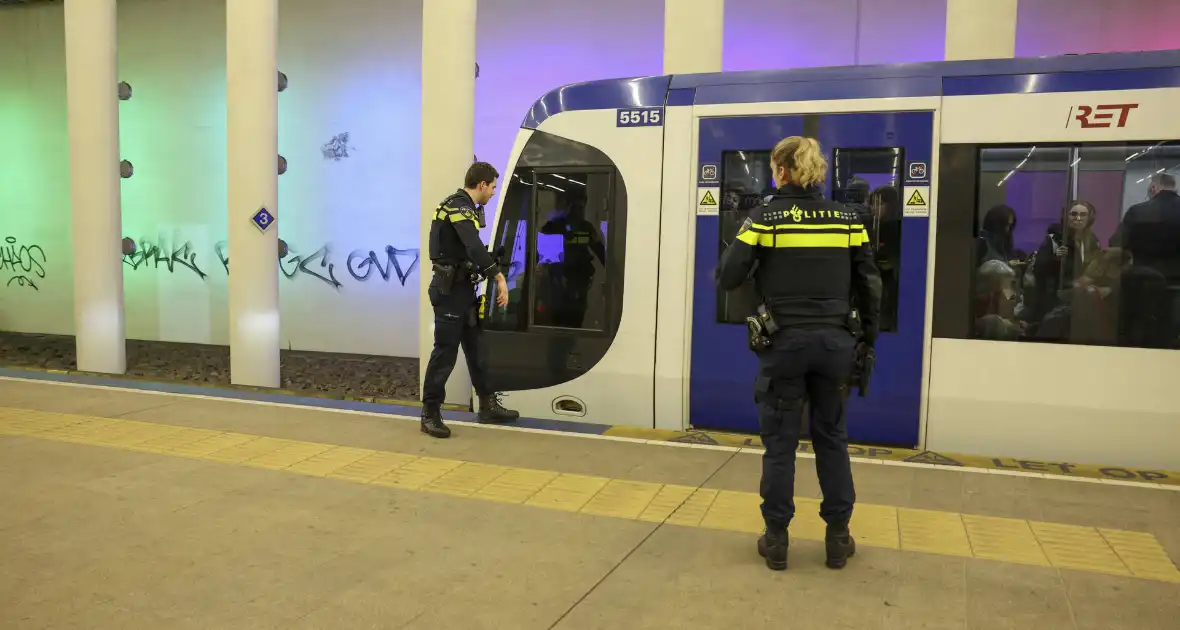 Grote zoekactie vanwege bedreiging met mes centraal station - Foto 1