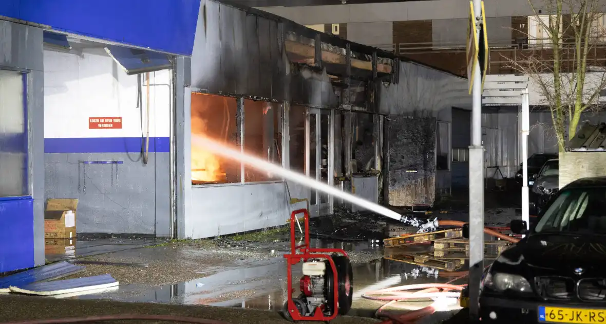 Zeer grote brand in Haarlemse winkel - Foto 14