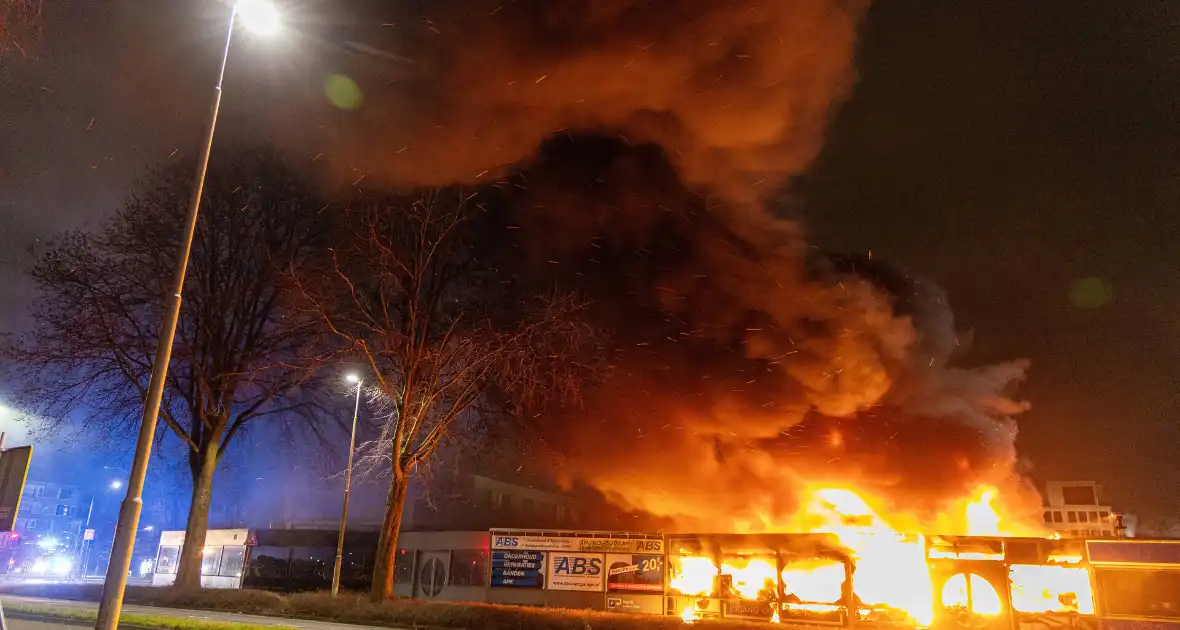 Zeer grote brand in Haarlemse winkel - Foto 2