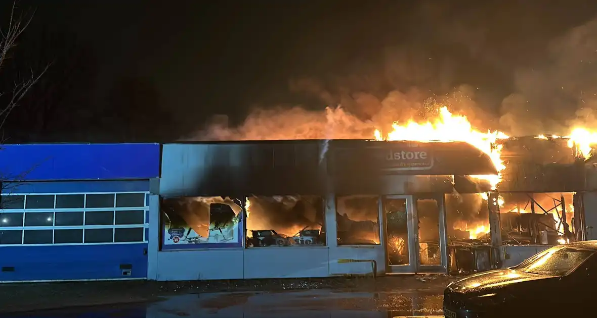 Zeer grote brand in Haarlemse winkel - Foto 8