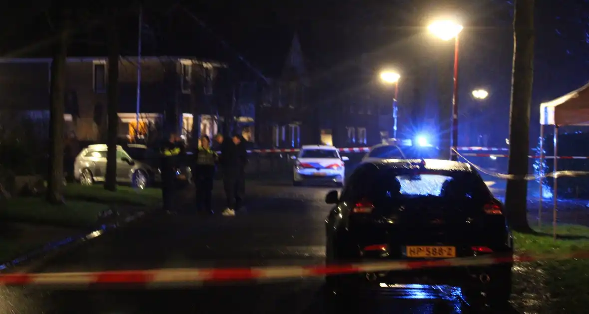 Persoon zwaargewond aangetroffen op straat na steekpartij - Foto 5