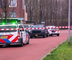 Persoon voor zijn auto neergeschoten