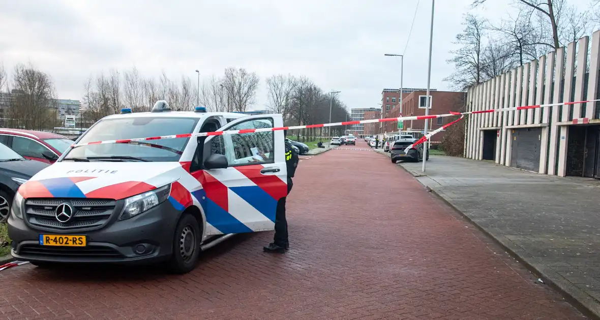 Persoon voor zijn auto neergeschoten - Foto 1