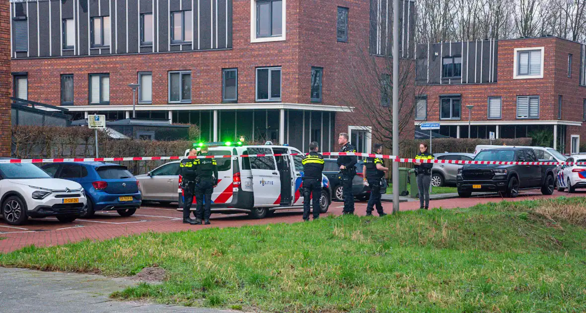 Persoon voor zijn auto neergeschoten - Foto 2