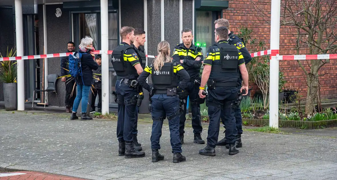 Persoon voor zijn auto neergeschoten - Foto 3