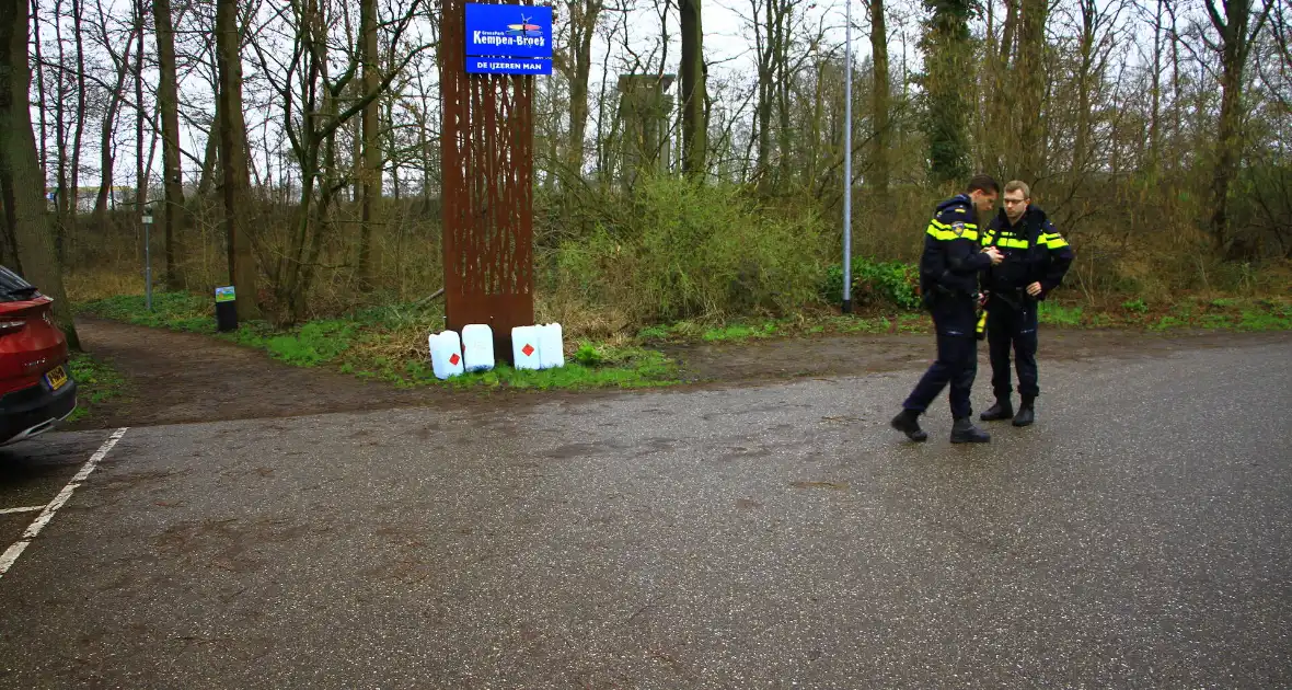 Verdacht materiaal gevonden in bosgebied - Foto 1