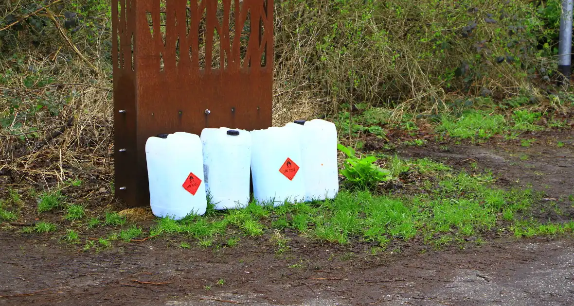 Verdacht materiaal gevonden in bosgebied - Foto 11