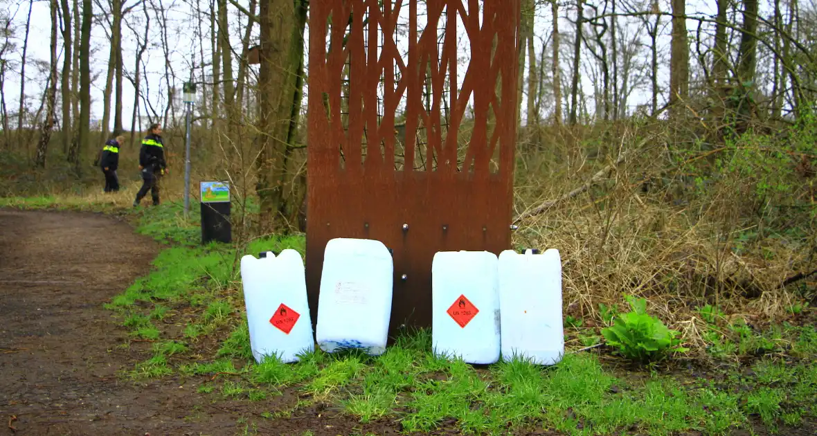 Verdacht materiaal gevonden in bosgebied - Foto 3