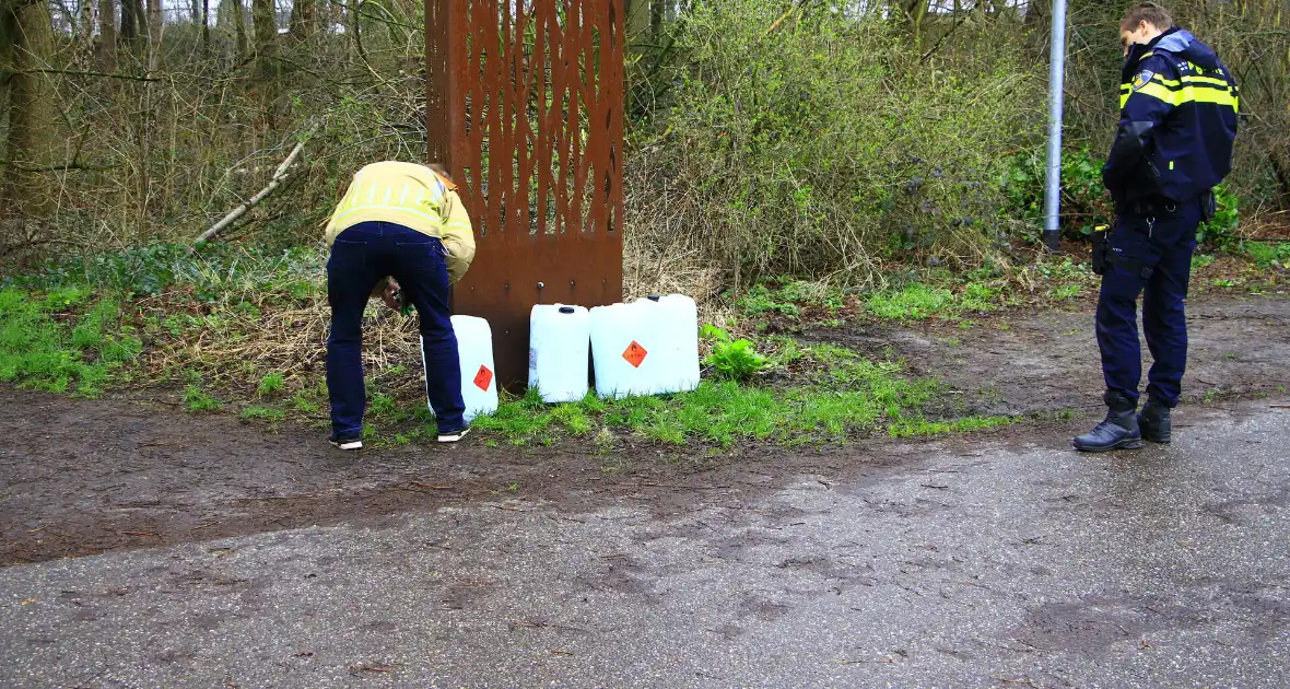 Verdacht materiaal gevonden in bosgebied - Foto 9