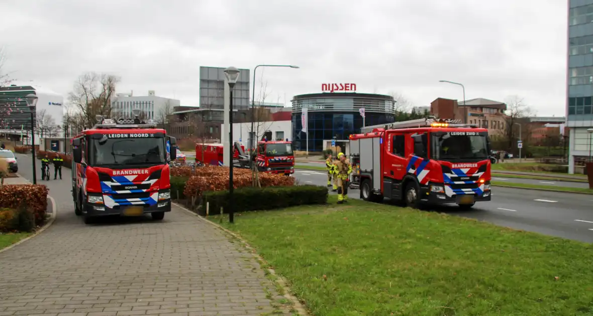 Veel hulpdiensten naar lekkage Universiteit Leiden - Foto 14