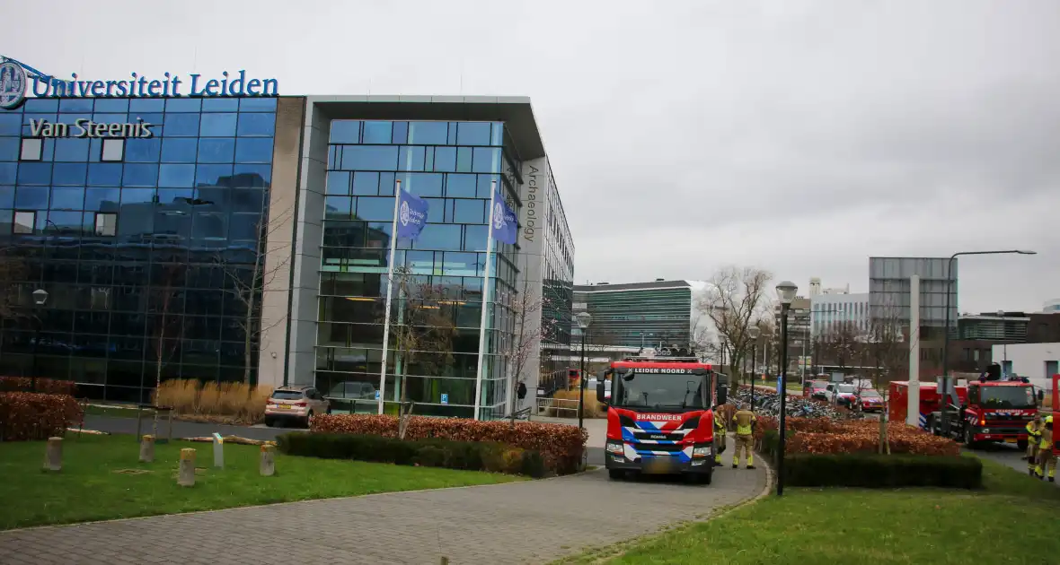 Veel hulpdiensten naar lekkage Universiteit Leiden - Foto 4