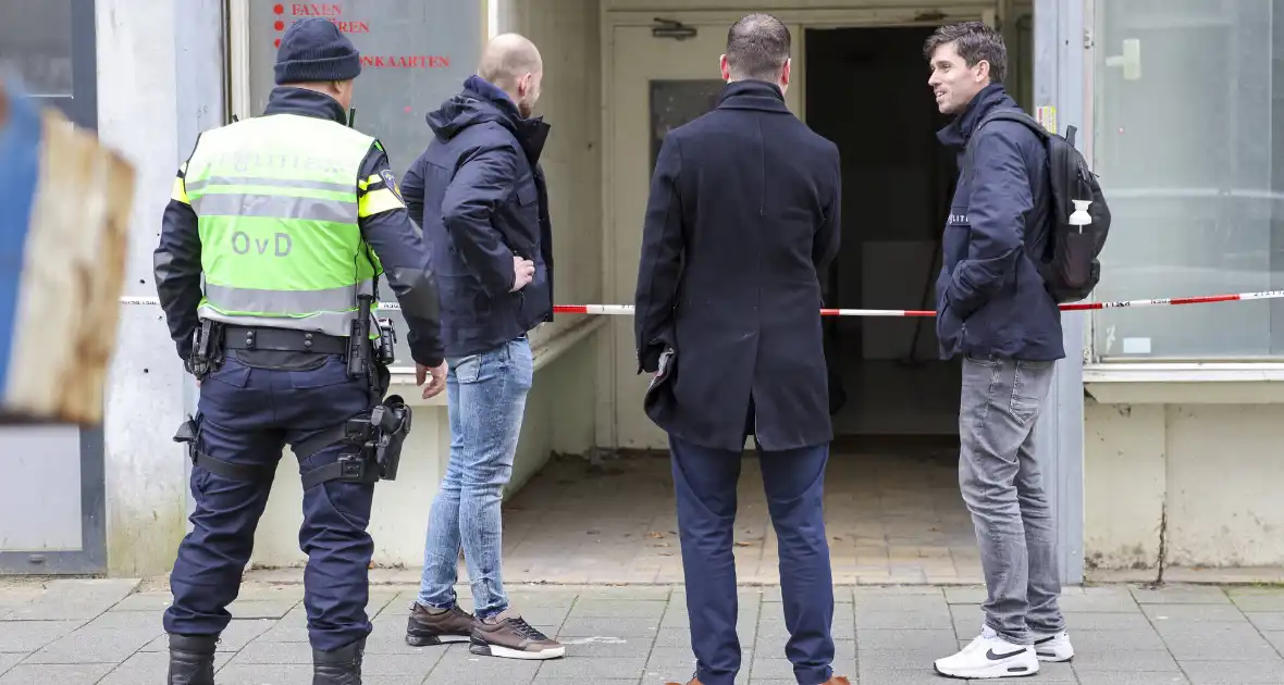 Onderzoek naar aantreffen onbekende stof in leegstaande winkel - Foto 6