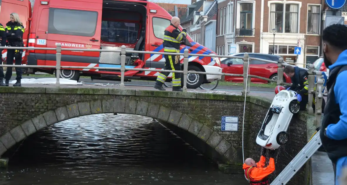 Grote inzet van hulpdiensten door speelgoed auto in het water