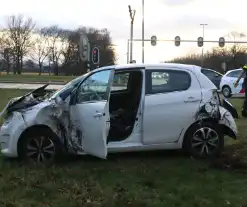 Automobilist gewond bij botsing met vrachtwagen