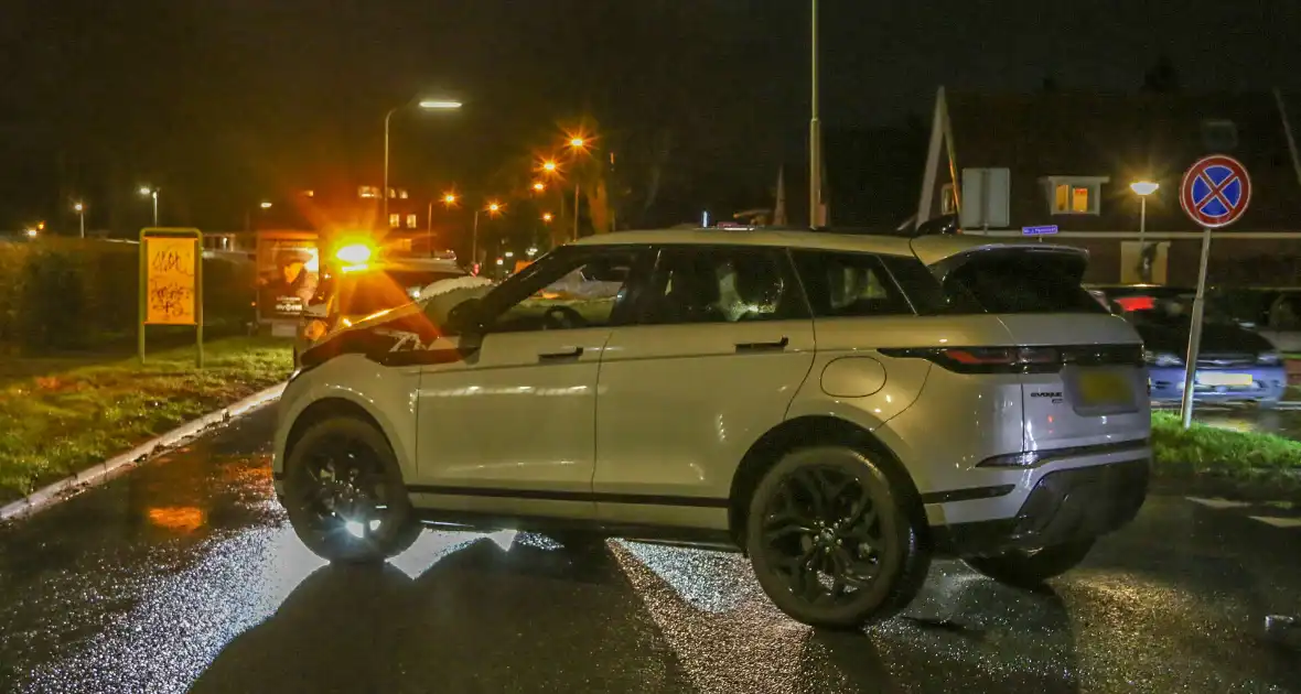Range Rover zwaar beschadigd bij eenzijdig ongeval - Foto 2
