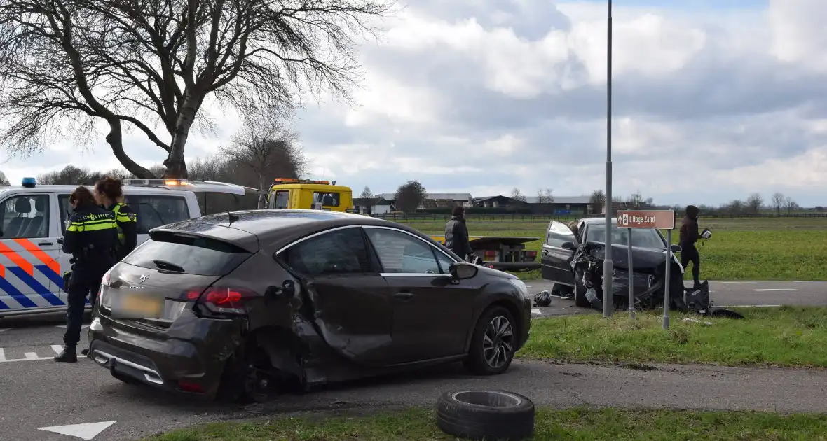 Dronken bestuurder zorgt voor grote schade op kruising