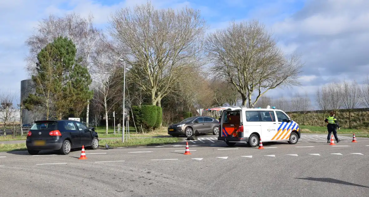 Dronken bestuurder zorgt voor grote schade op kruising - Foto 4