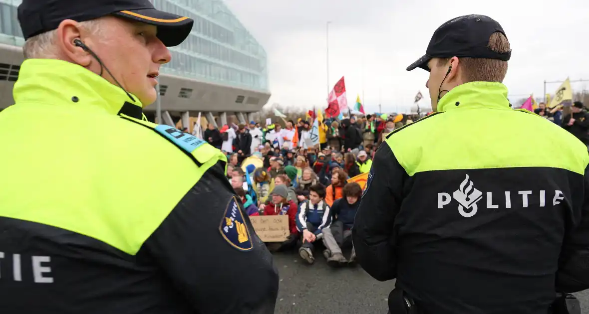 Meer dan 300 aanhoudingen bij demonstratie - Foto 14