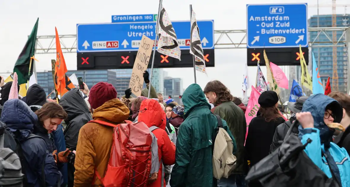 Meer dan 300 aanhoudingen bij demonstratie - Foto 2