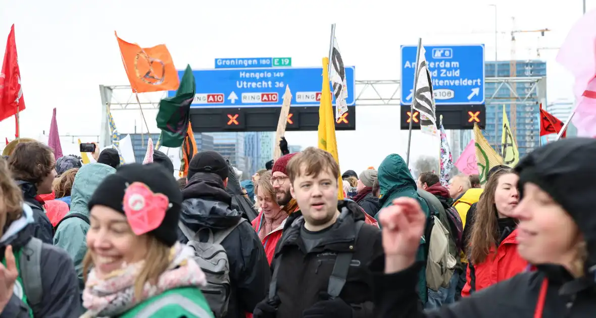 Meer dan 300 aanhoudingen bij demonstratie - Foto 4