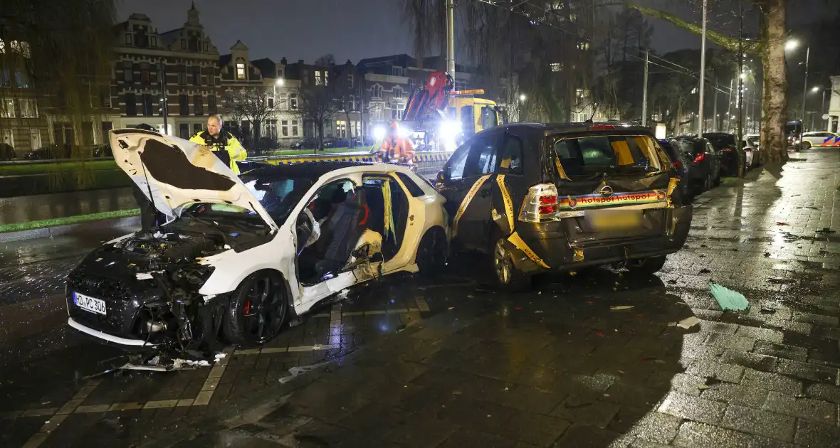 Fikse ravage bij aanrijding tussen meerdere voertuigen - Foto 1