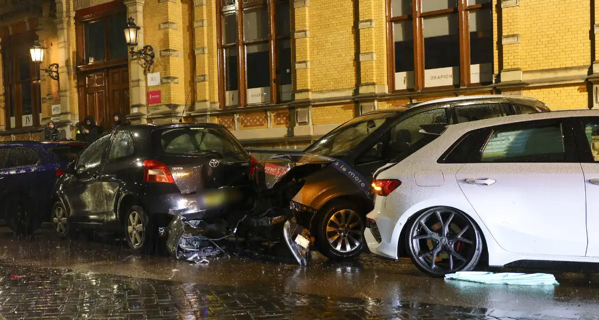 Fikse ravage bij aanrijding tussen meerdere voertuigen - Foto 5