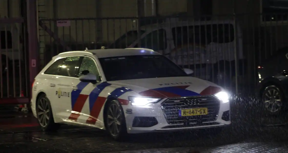 Massale politie-inzet voor steekpartij - Foto 3