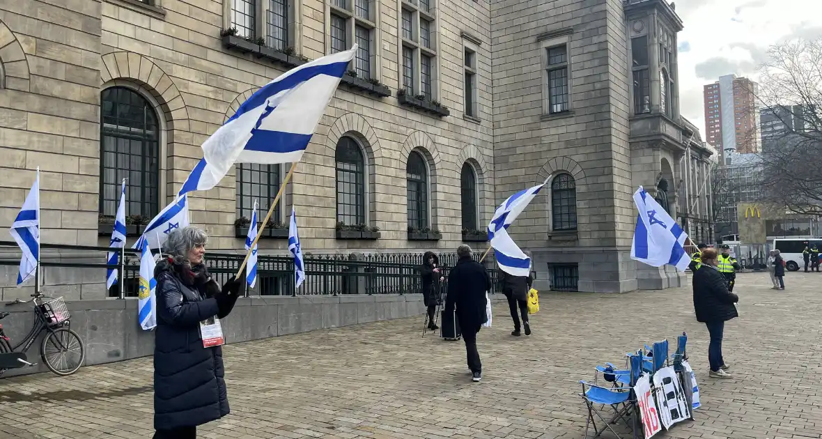 Pro Israëlische demonstratie bij gemeentehuis - Foto 1