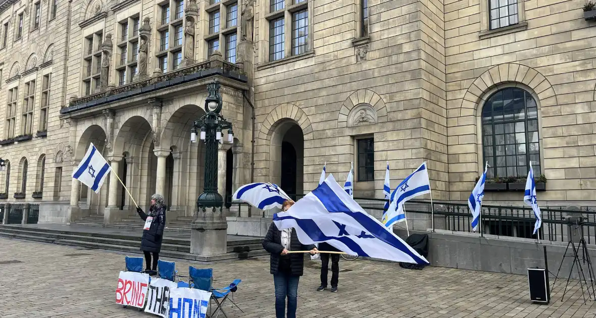 Pro Israëlische demonstratie bij gemeentehuis - Foto 2