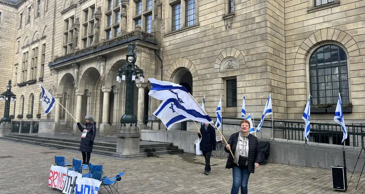 Pro Israëlische demonstratie bij gemeentehuis - Foto 3