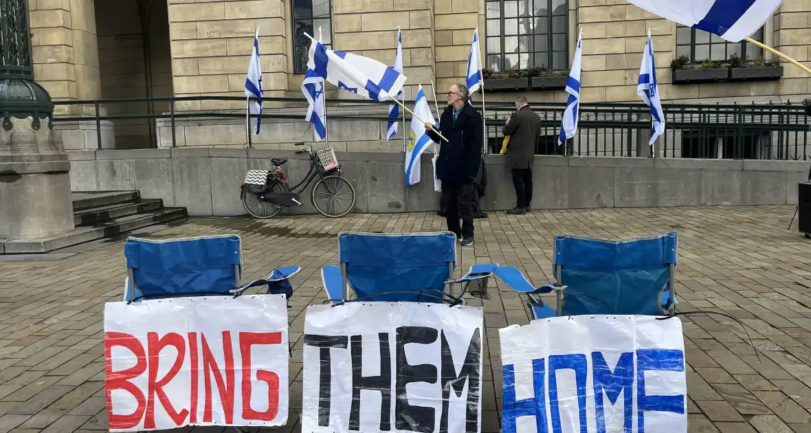 Pro Israëlische demonstratie bij gemeentehuis - Foto 5