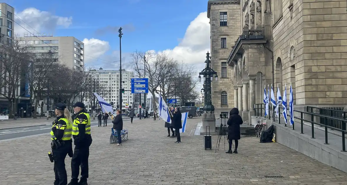 Pro Israëlische demonstratie bij gemeentehuis - Foto 7