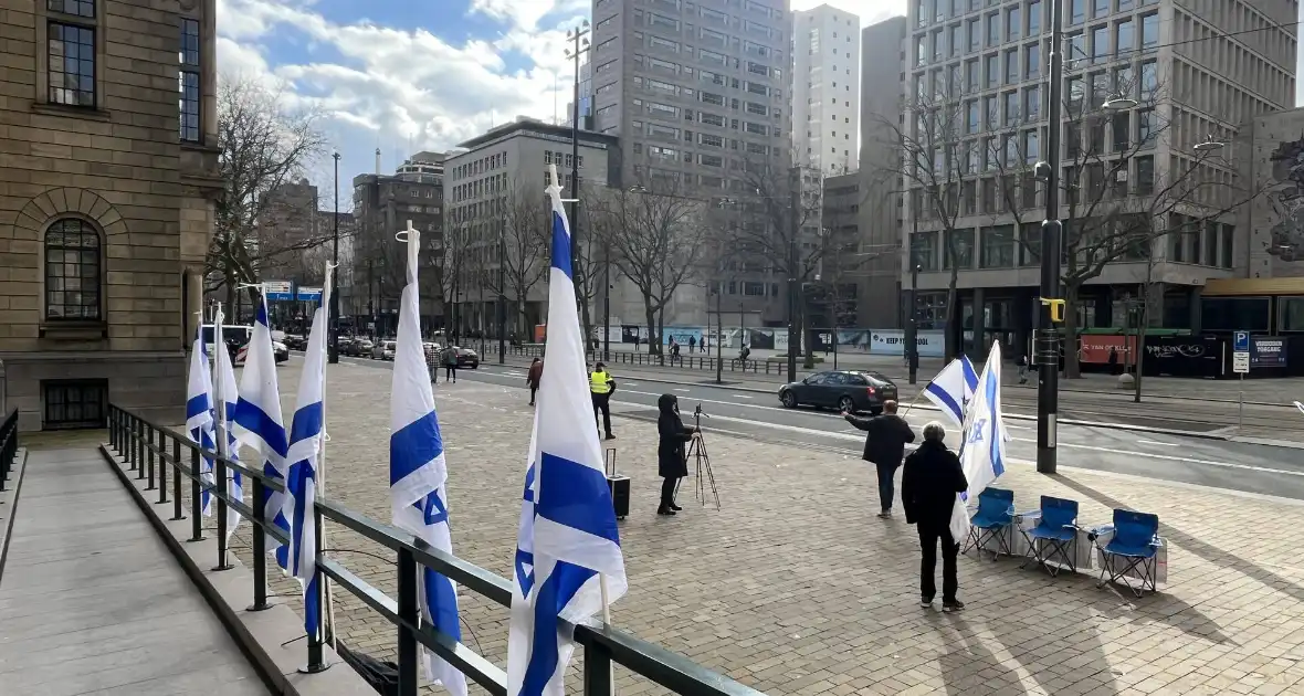 Pro Israëlische demonstratie bij gemeentehuis - Foto 8