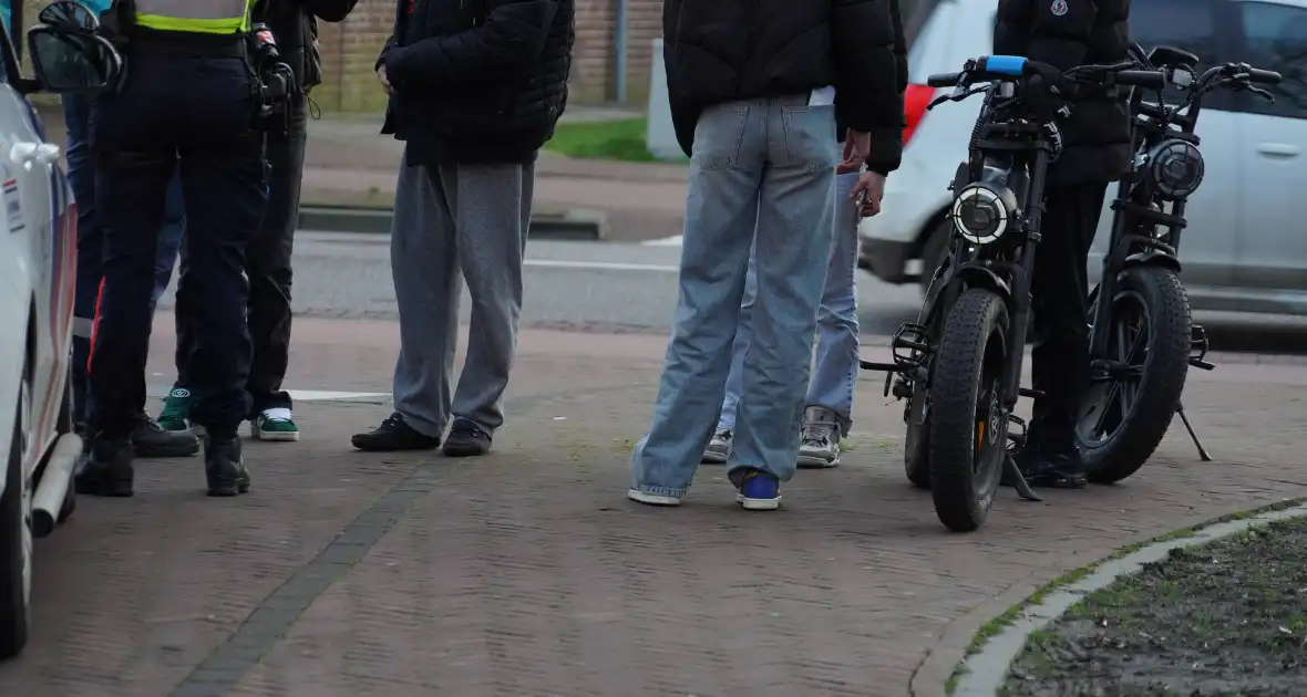 Automobilist en persoon op fatbike in botsing - Foto 1