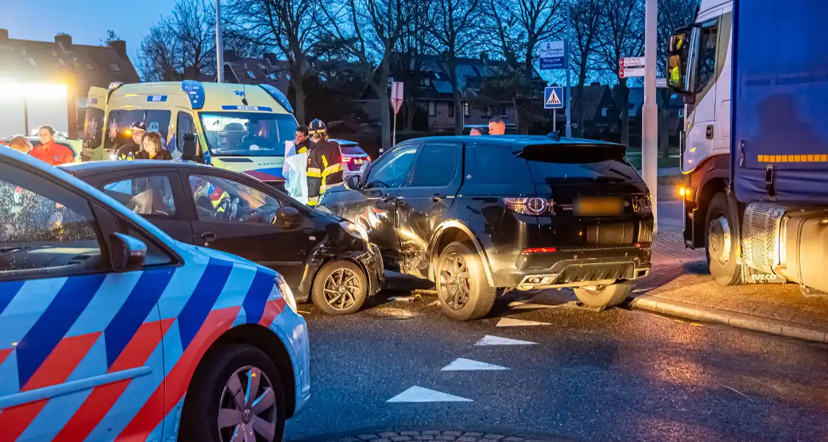 Gewonde bij zware aanrijding - Foto 2