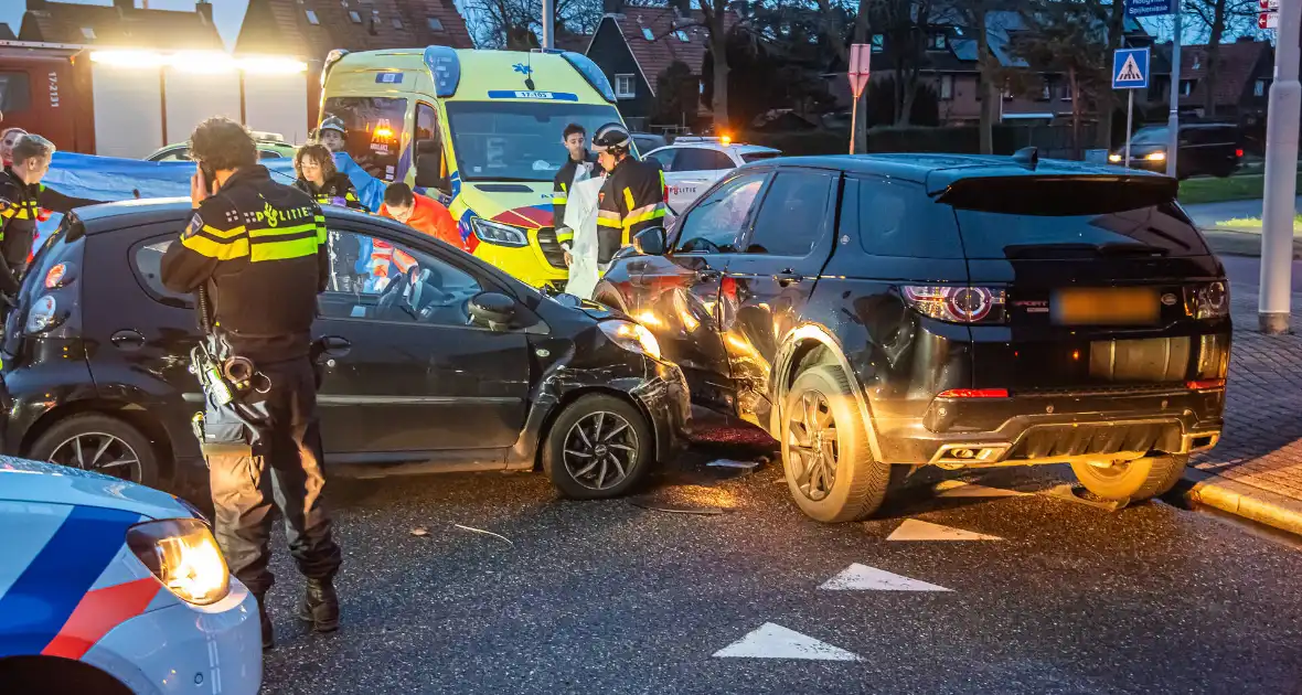 Gewonde bij zware aanrijding - Foto 4