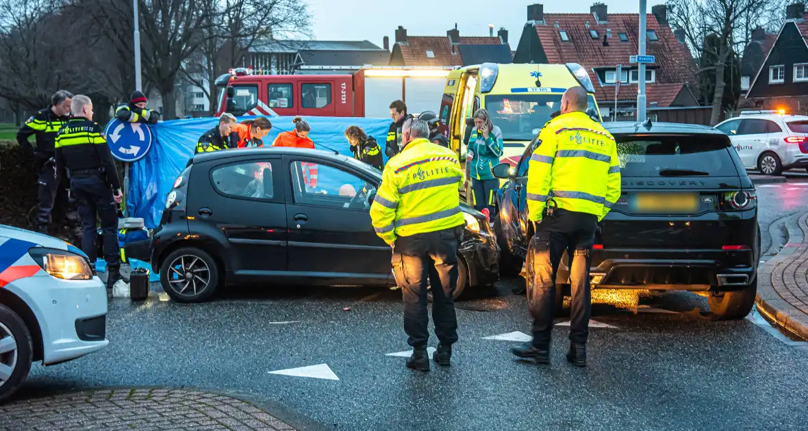 Gewonde bij zware aanrijding - Foto 7