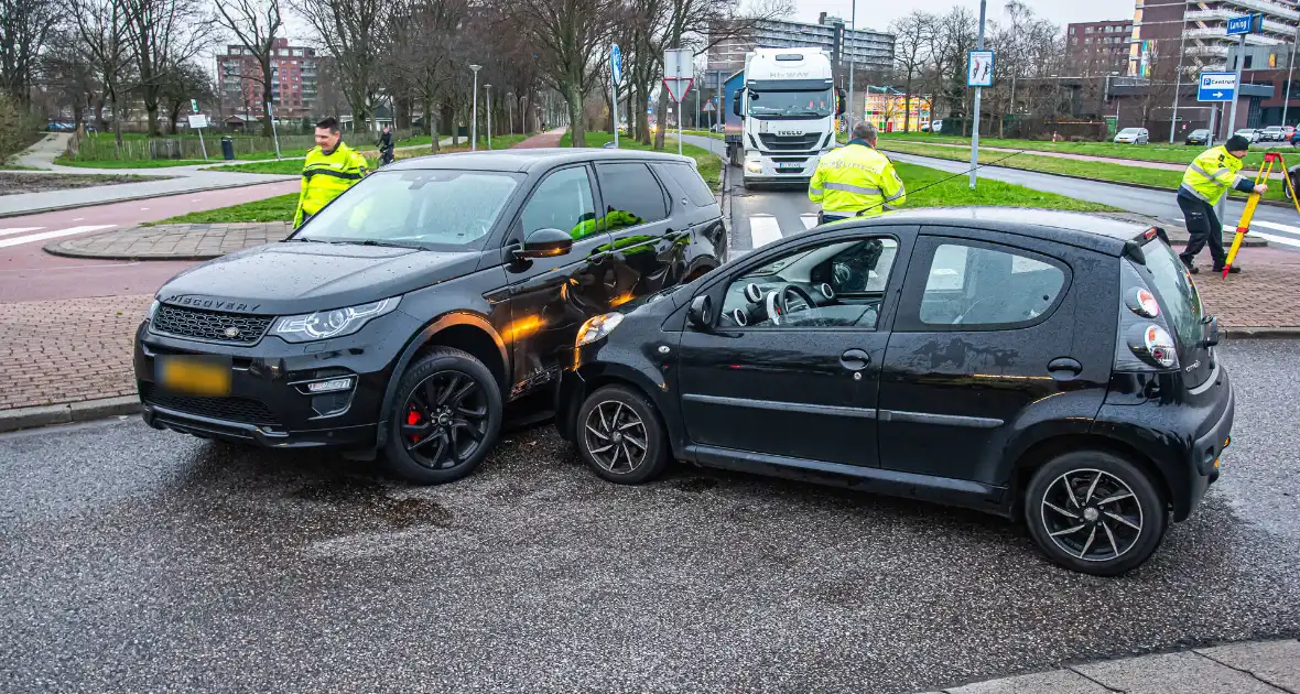 Gewonde bij zware aanrijding - Foto 8