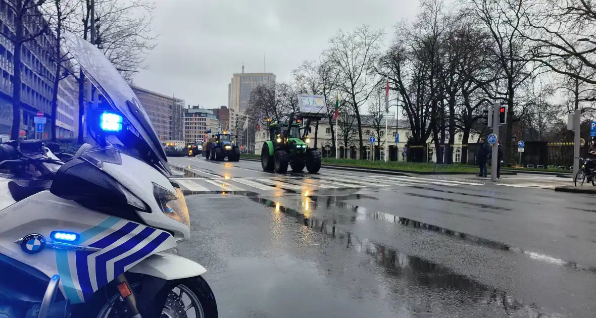 Boeren trekken richting euro parlement - Foto 1