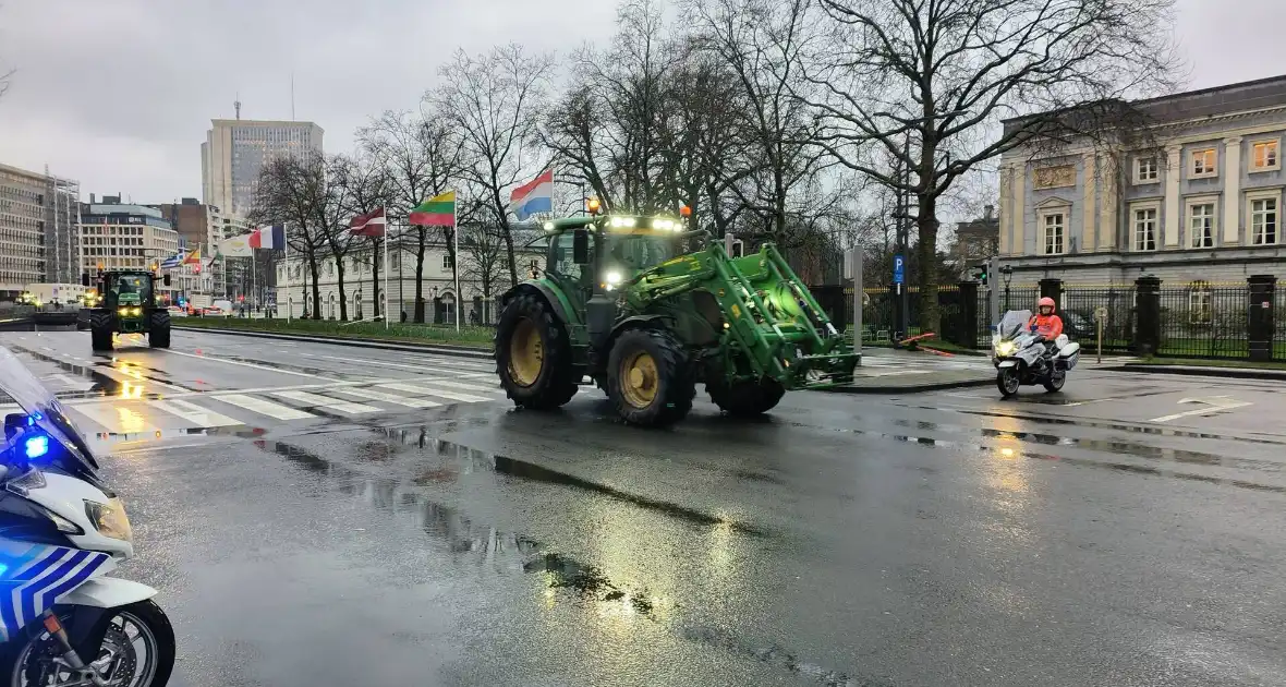 Boeren trekken richting euro parlement - Foto 10