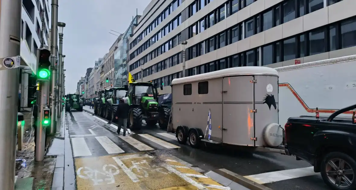 Boeren trekken richting euro parlement - Foto 4