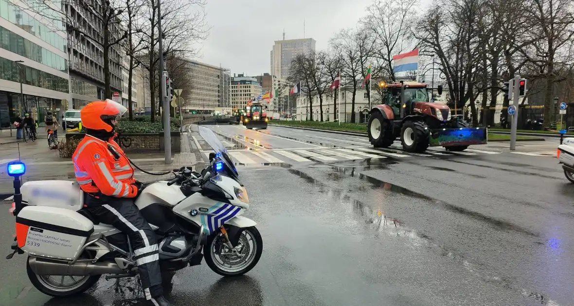 Boeren trekken richting euro parlement - Foto 8