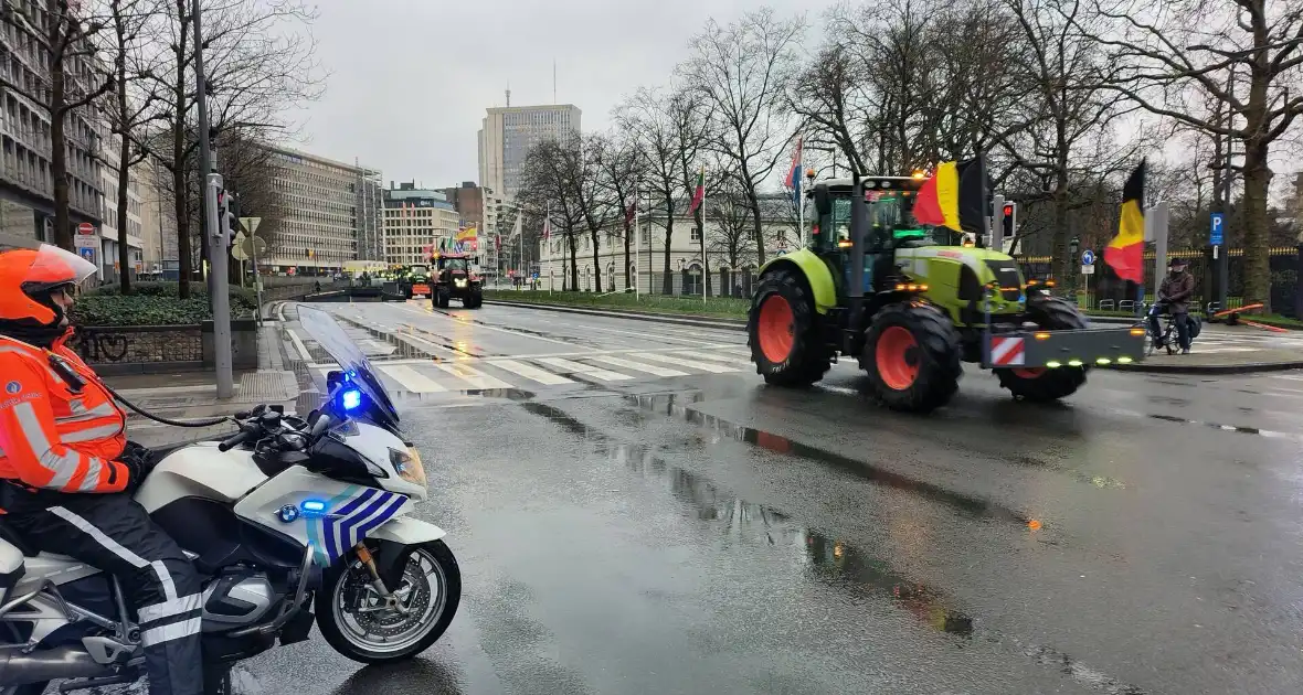 Boeren trekken richting euro parlement - Foto 9