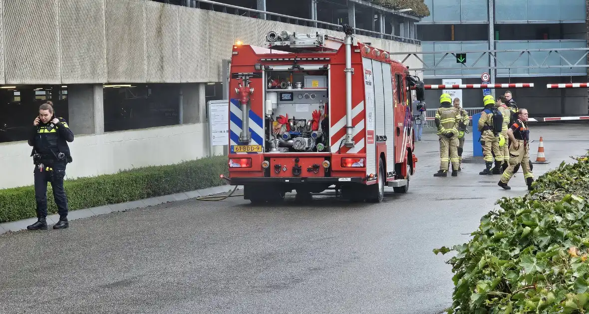 Autobrand in parkeergarage van ziekenhuis