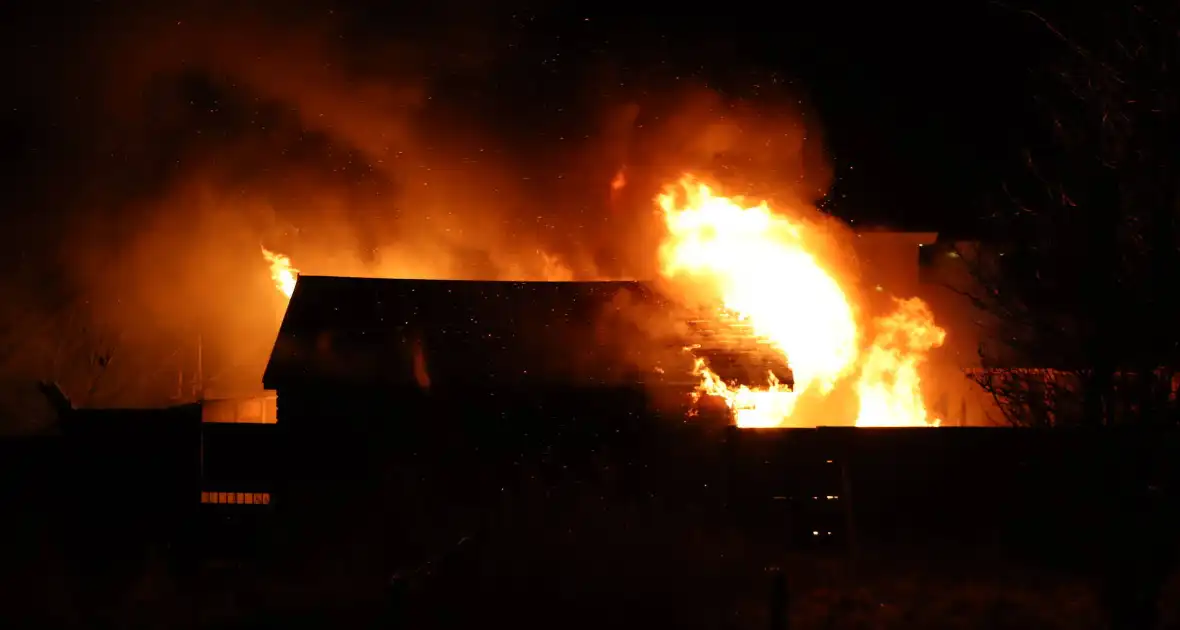 Brand verwoest tuinhuis op woonwagenkamp - Foto 2